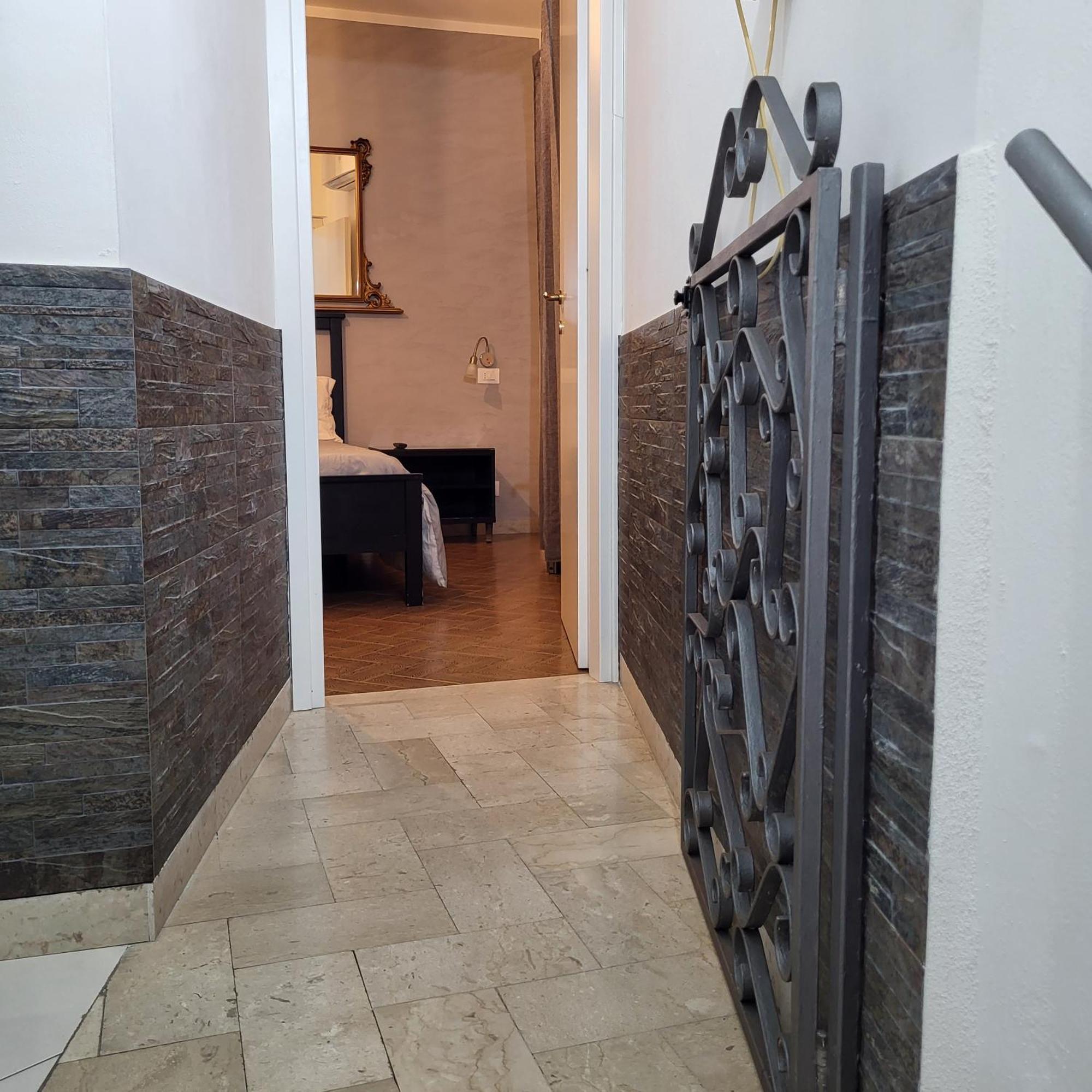 "Da Nina" Hotel Lascari Bilik gambar